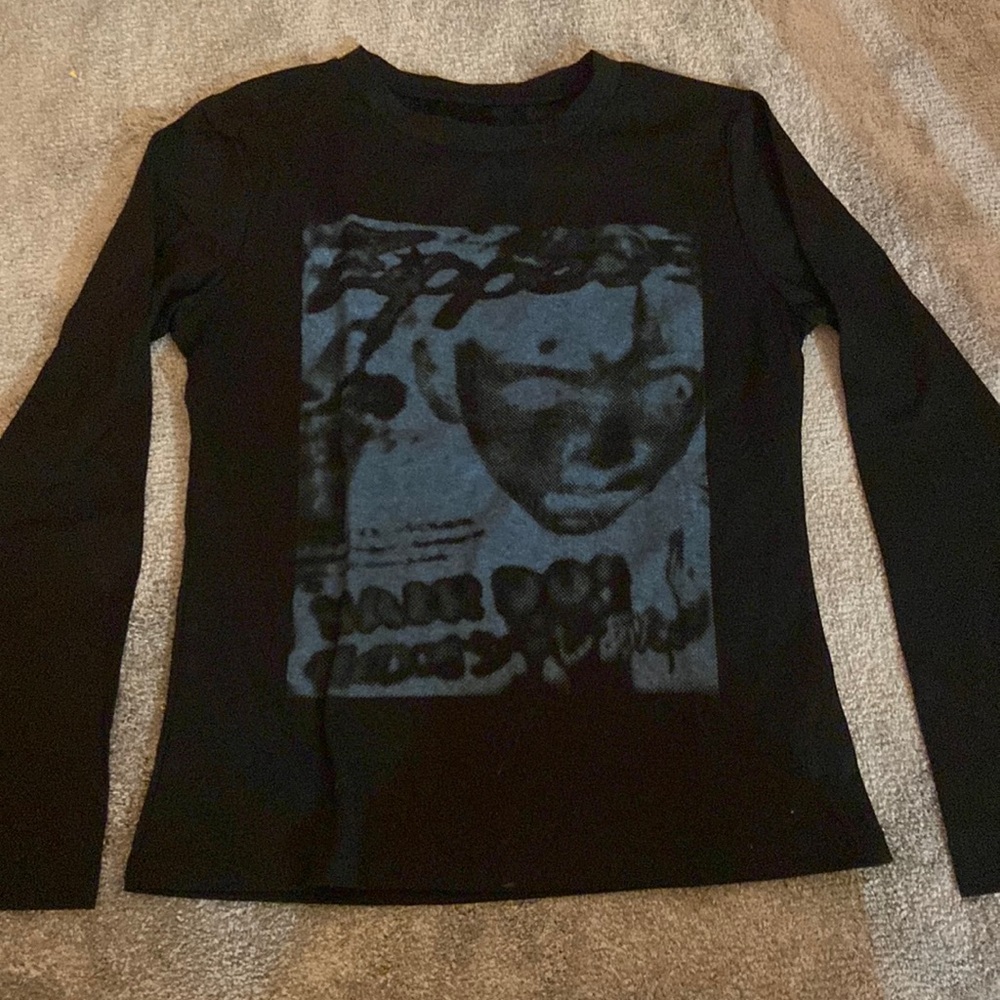 no tag but got off amazon long sleeve graphic print tee